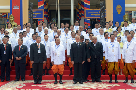 ນາຍົກລັດຖະມົນຕີ ກຳປູເຈຍ ຈັດກອງປະຊຸມ ຄະນະລັດຖະບານໃໝ່